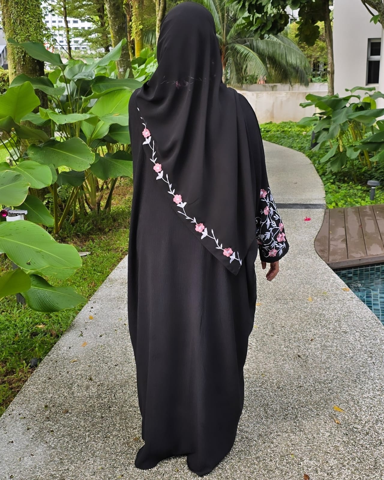 Abaya Ayra